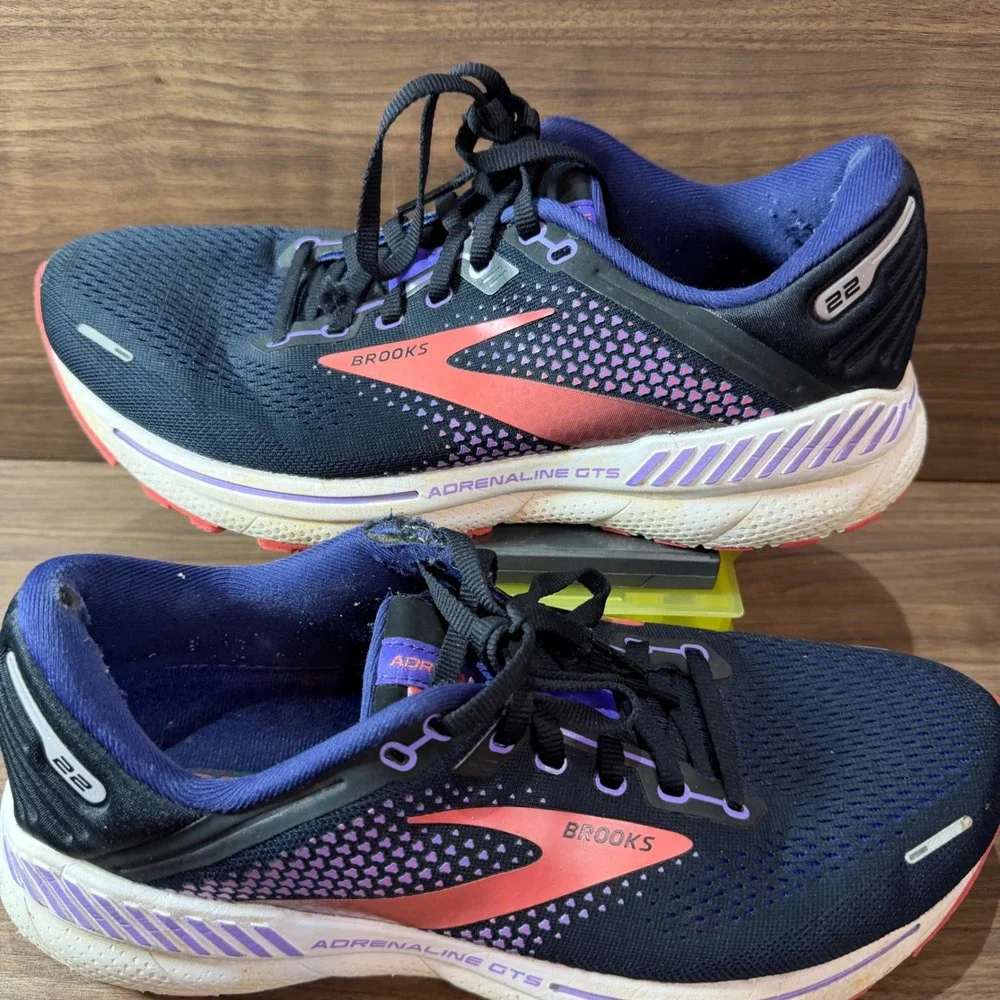 Brooks Adrenaline GTS 22 Running Shoes Womens 10 Wide Navy Pink Fair Support